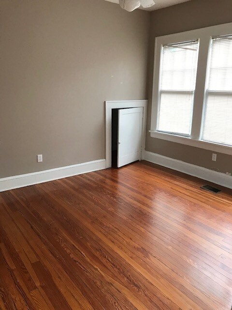 Building Photo - 2717 Oak St