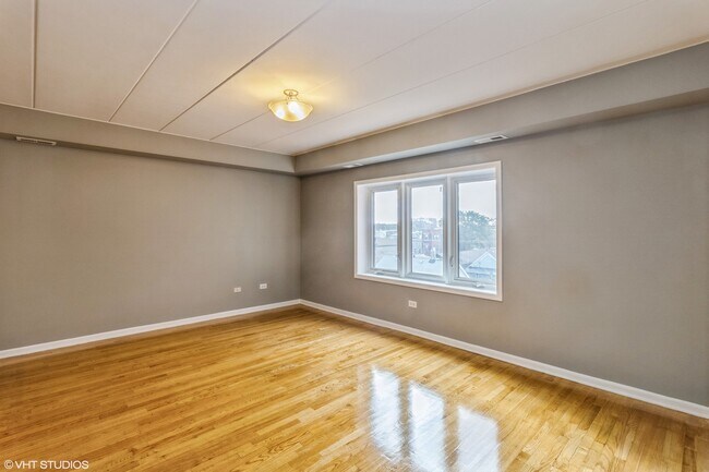 Building Photo - 2932 S Wentworth Ave
