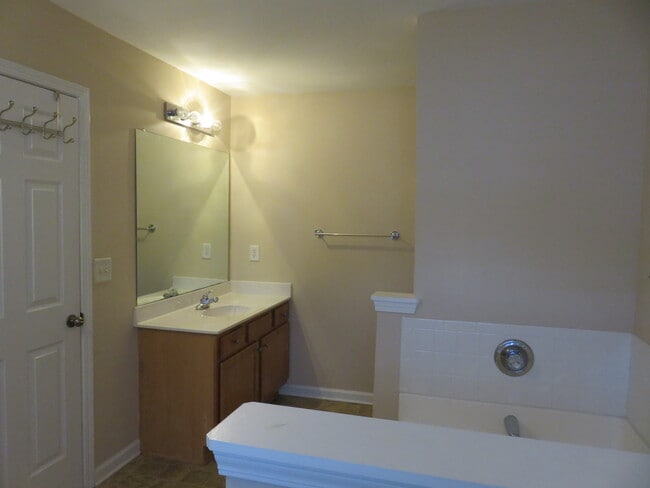 Building Photo - 2114 Tidal Cove