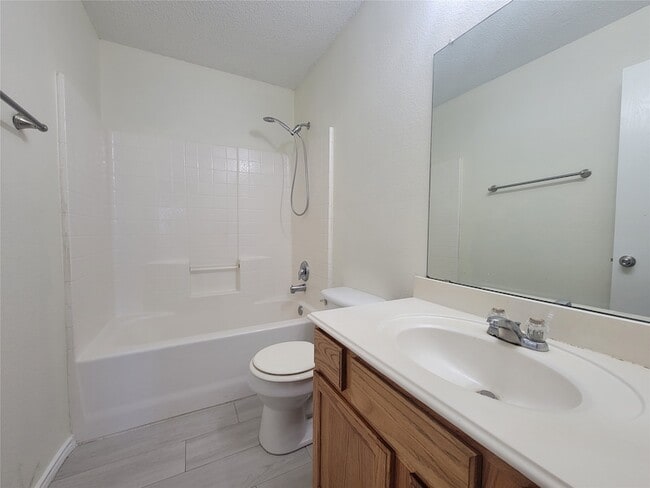 Building Photo - 1537 Fairfield Dr