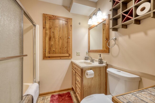 Building Photo - 586 Sun Valley Dr
