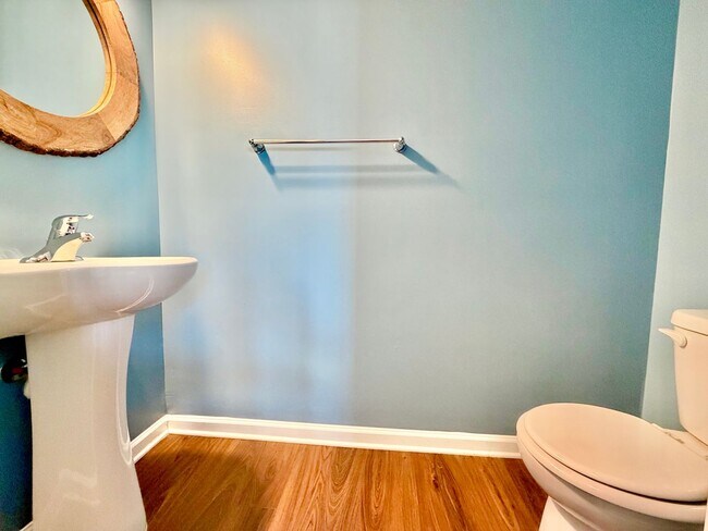 Building Photo - Updated 3BR Townhome | Community Pool, Gym, Pickleball, & Tennis Courts | Easy RTP Access