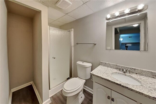 Building Photo - 3371 Chatsworth Way