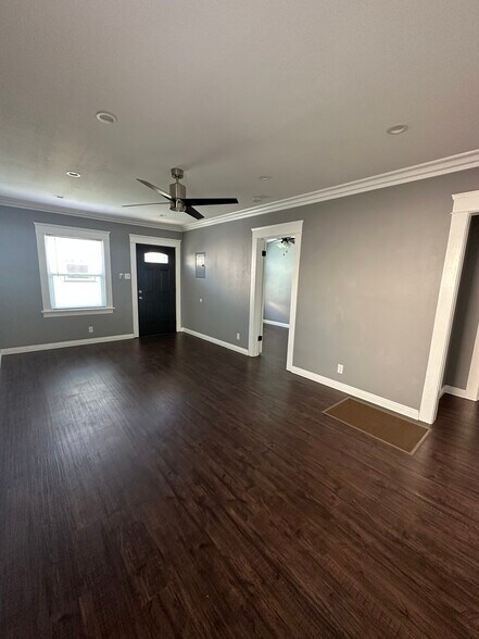 Building Photo - 1535 Freeman Ave