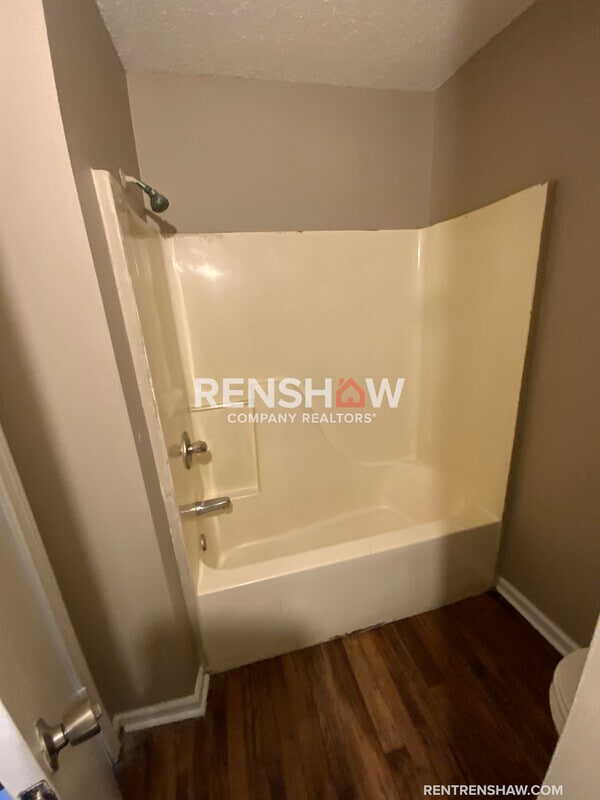 Building Photo - 632 Lee St