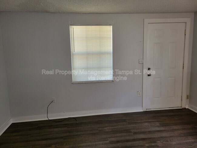 Building Photo - 643 Wisteria Ct