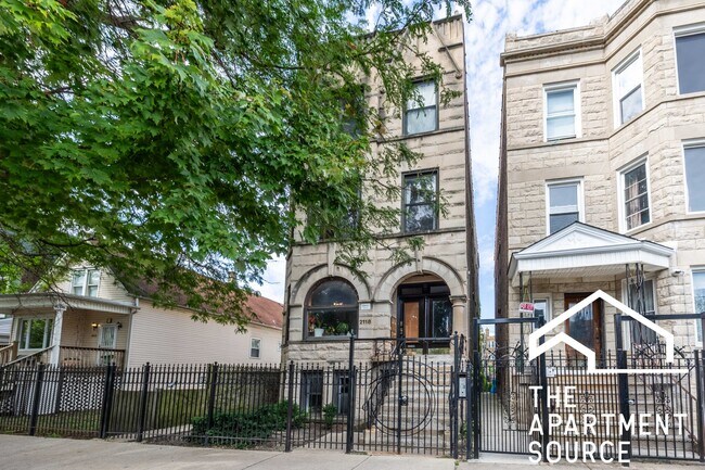 Building Photo - 2118 N Whipple St