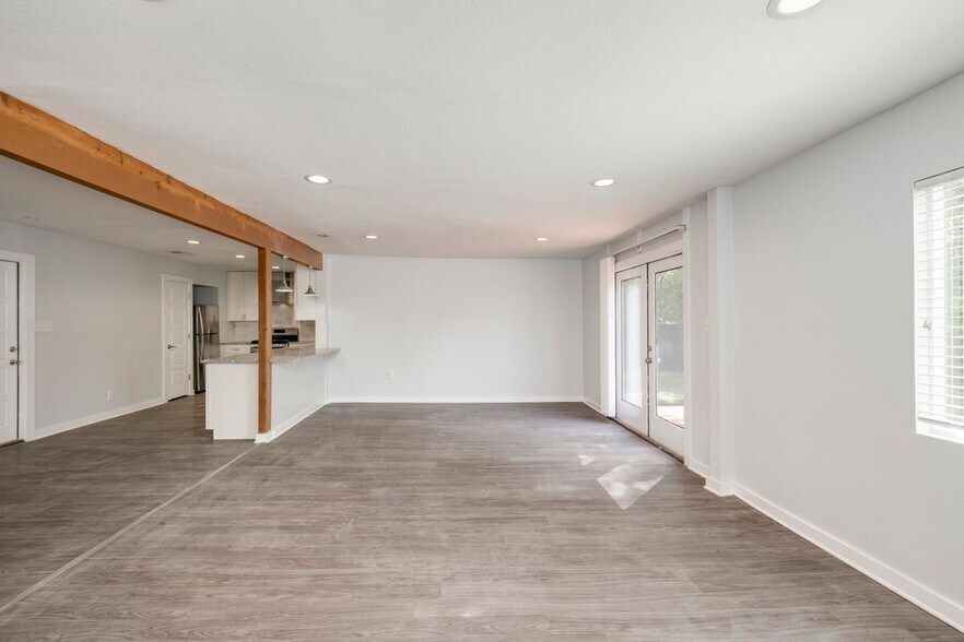 Building Photo - 5402 Chevy Cir