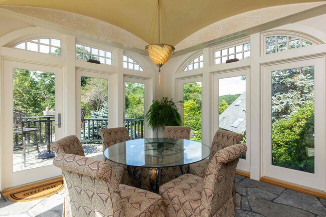 Building Photo - 32 Lock Ln