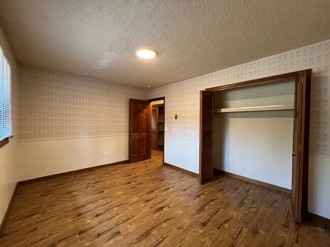Building Photo - 5005 Eureka Way