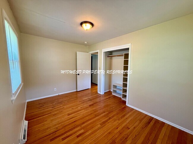 Building Photo - Spacious Home 3 Bedroom w/Fin basement for...