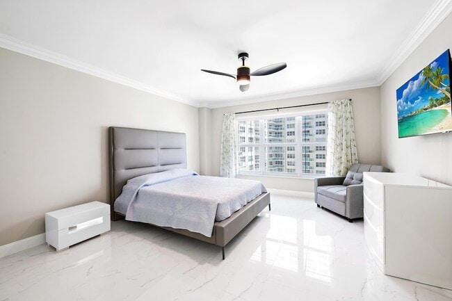 Building Photo - 3850 Galt Ocean Dr