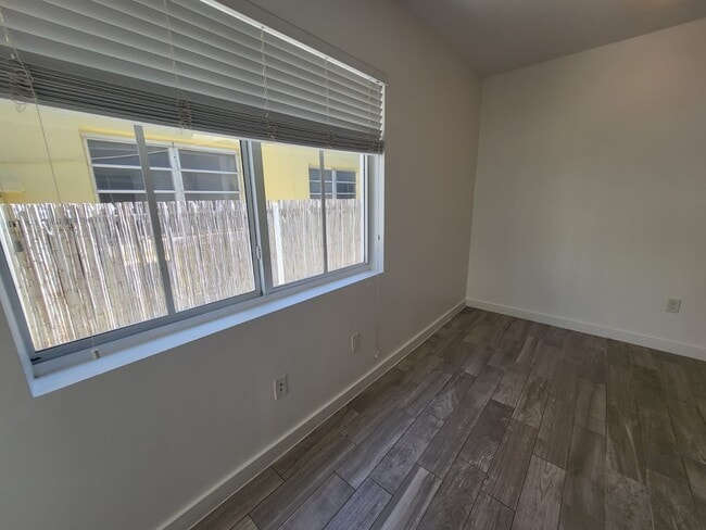 Building Photo - 551 Michigan Ave