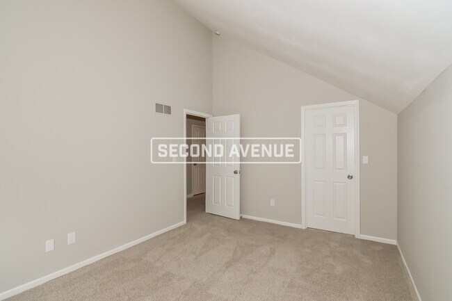 Building Photo - 1804 NE Gatewood Dr