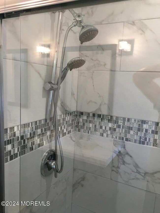 Building Photo - 2 Karen Ct