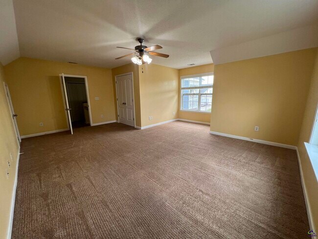 Building Photo - 206 Meyers Lake Dr