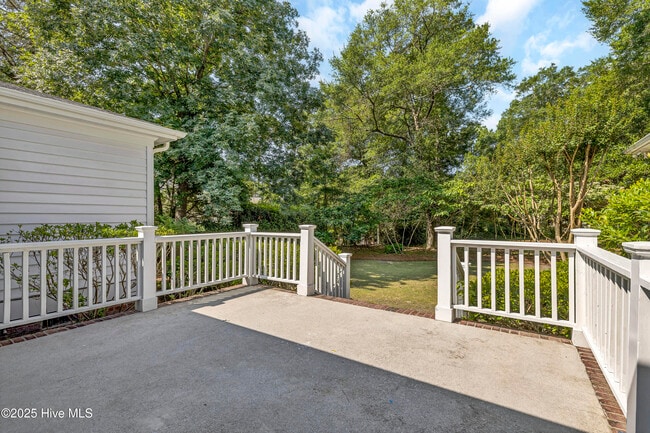 Building Photo - 844 Arboretum Dr