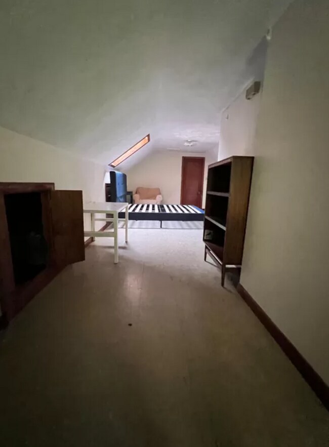 Building Photo - 15 Upland Rd