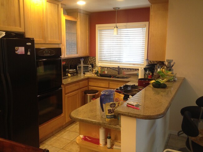 Building Photo - 6 3rd Pl