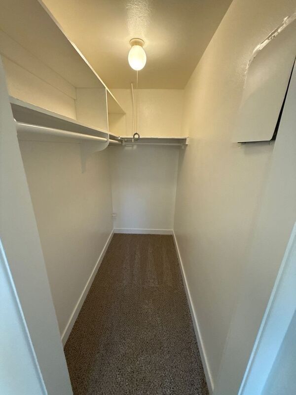 Building Photo - 273 Kearney St S