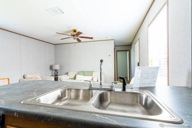 Building Photo - 160 Forrest Ave