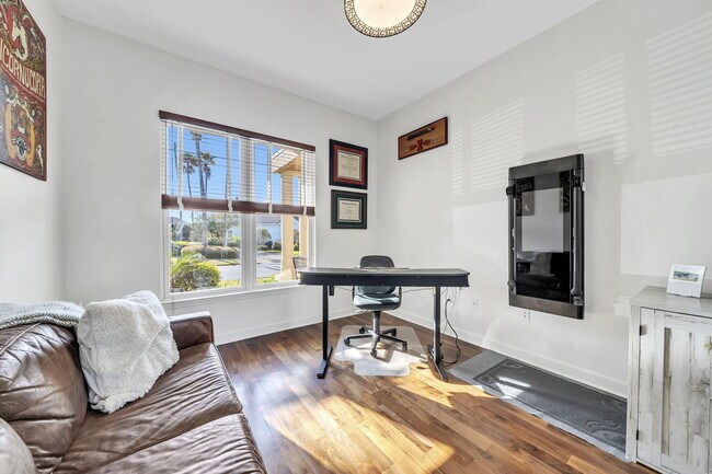 Building Photo - 1393 Sunset Beach Dr