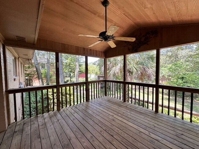 Building Photo - 3221 Foxhall Rd