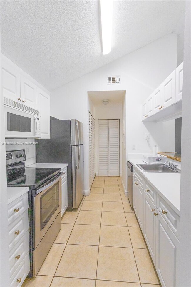 Building Photo - 15770 SW 106th Terrace