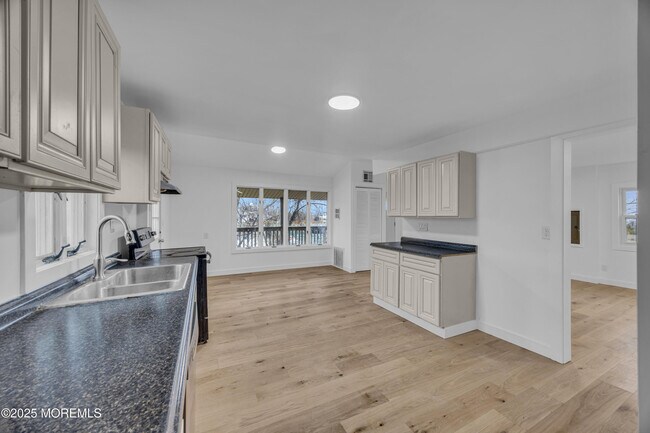 Building Photo - 234 Beach Ave