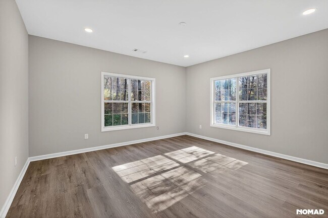 Building Photo - 1590 Highland Farm Dr