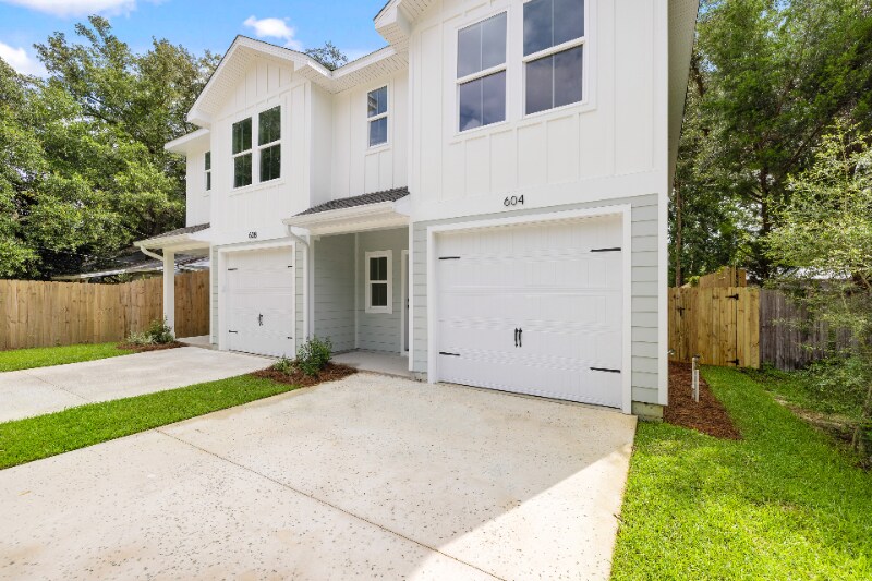 Primary Photo - 604 Fir Ave