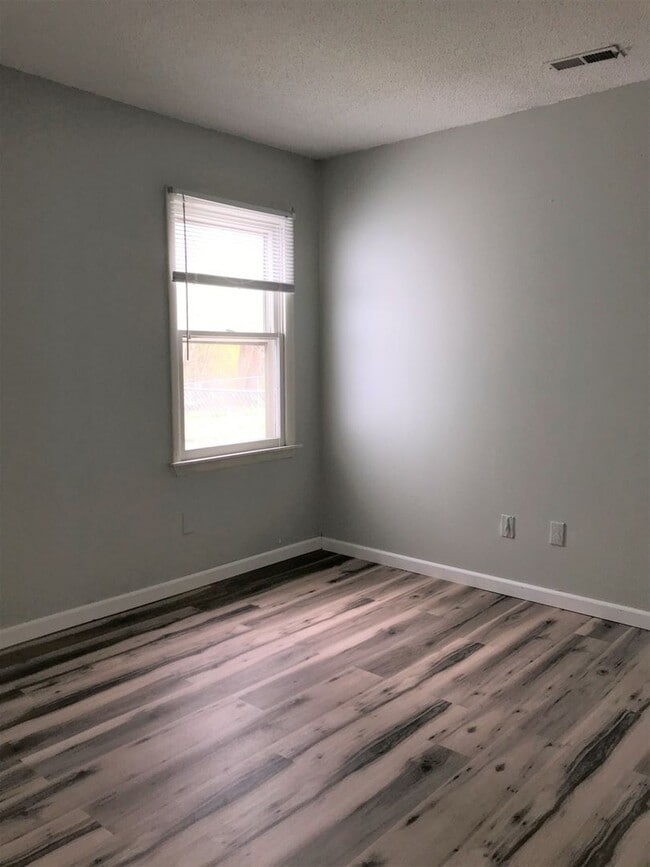 Building Photo - Charming 3 bedroom 2 bathroom Home In Aragona Village!