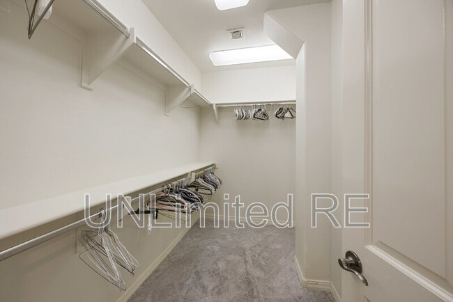 Building Photo - 674 Crosscreek Dr