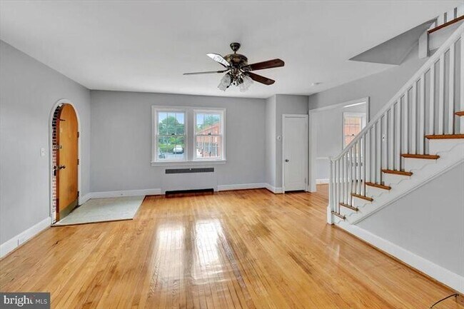 Living room - 427 Hopkins Rd