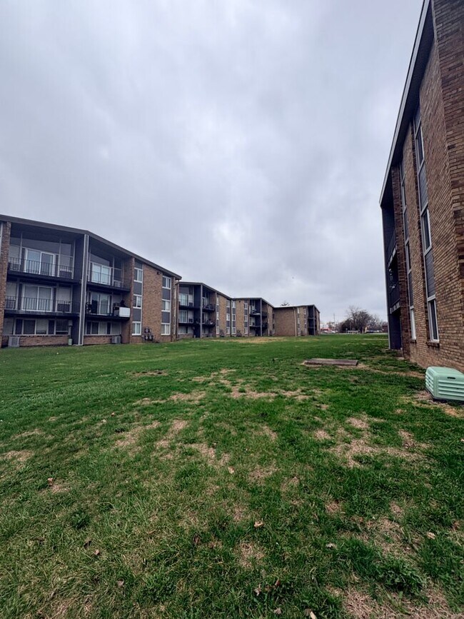 Building Photo - Experience Luxury Living at Bellagio Living I: Modern Apartments in Lawrence, Indiana