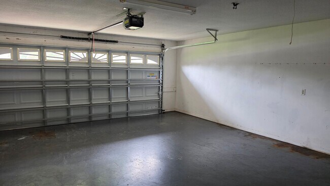 Building Photo - 10051 Dorset Dr