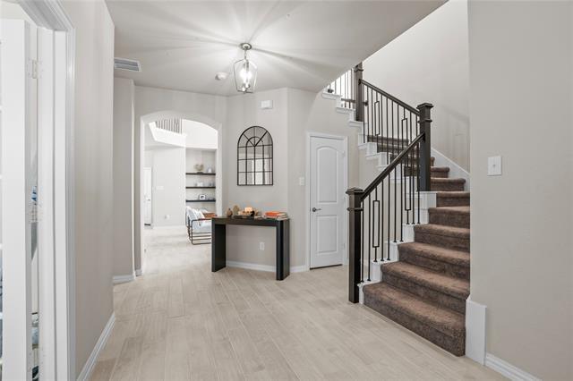 Building Photo - 2093 Almassera Dr
