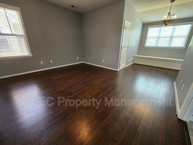 Building Photo - 103 Foxglove Ave