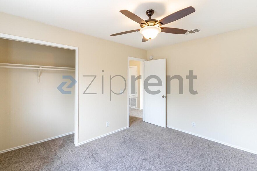 Building Photo - 412 Celery Loop