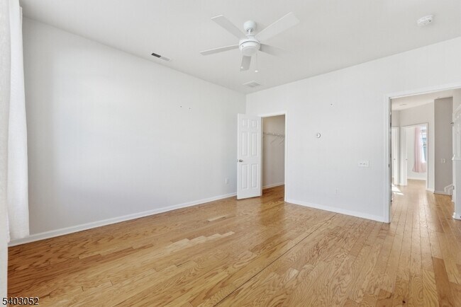 Building Photo - 38 Bond St