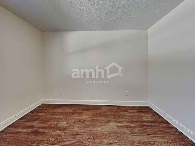 Building Photo - 719 Zarabrooke Ct