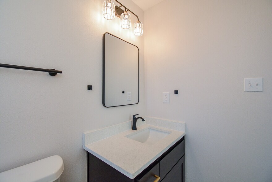 Private Bath - 2916 Arbor St