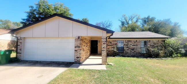 Primary Photo - "Charming 3-Bed, 2-Bath Gem on Cripple Cre...