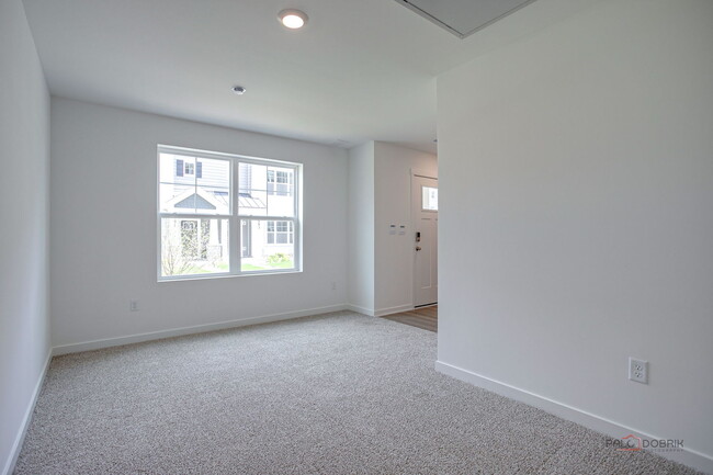 Building Photo - 541 Yosemite Wy