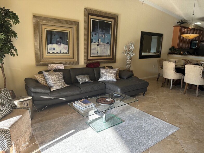 Building Photo - 9844 Venezia Cir