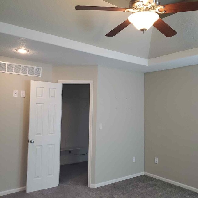 Building Photo - 449 Poplar St