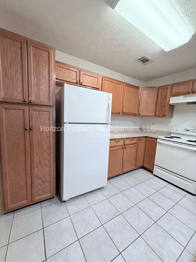 Building Photo - 3975 Hidden Hollow Dr