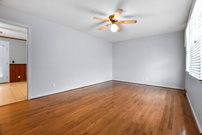 Building Photo - Pet Friendly Four Bedroom with Basement!