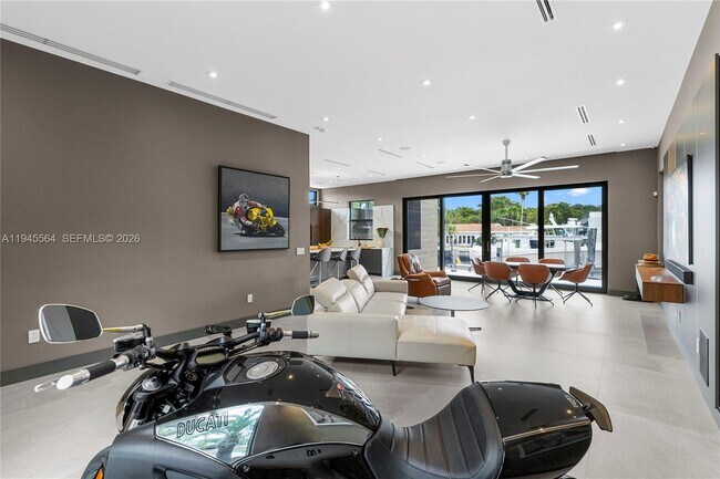 Building Photo - 12911 Oleander Rd