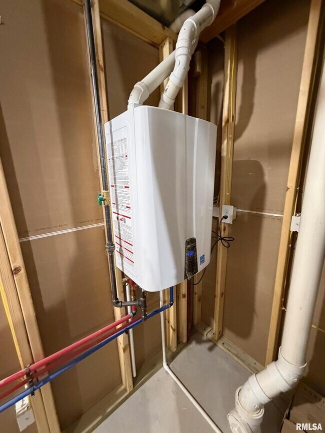 Building Photo - 2625 E 56th Ct